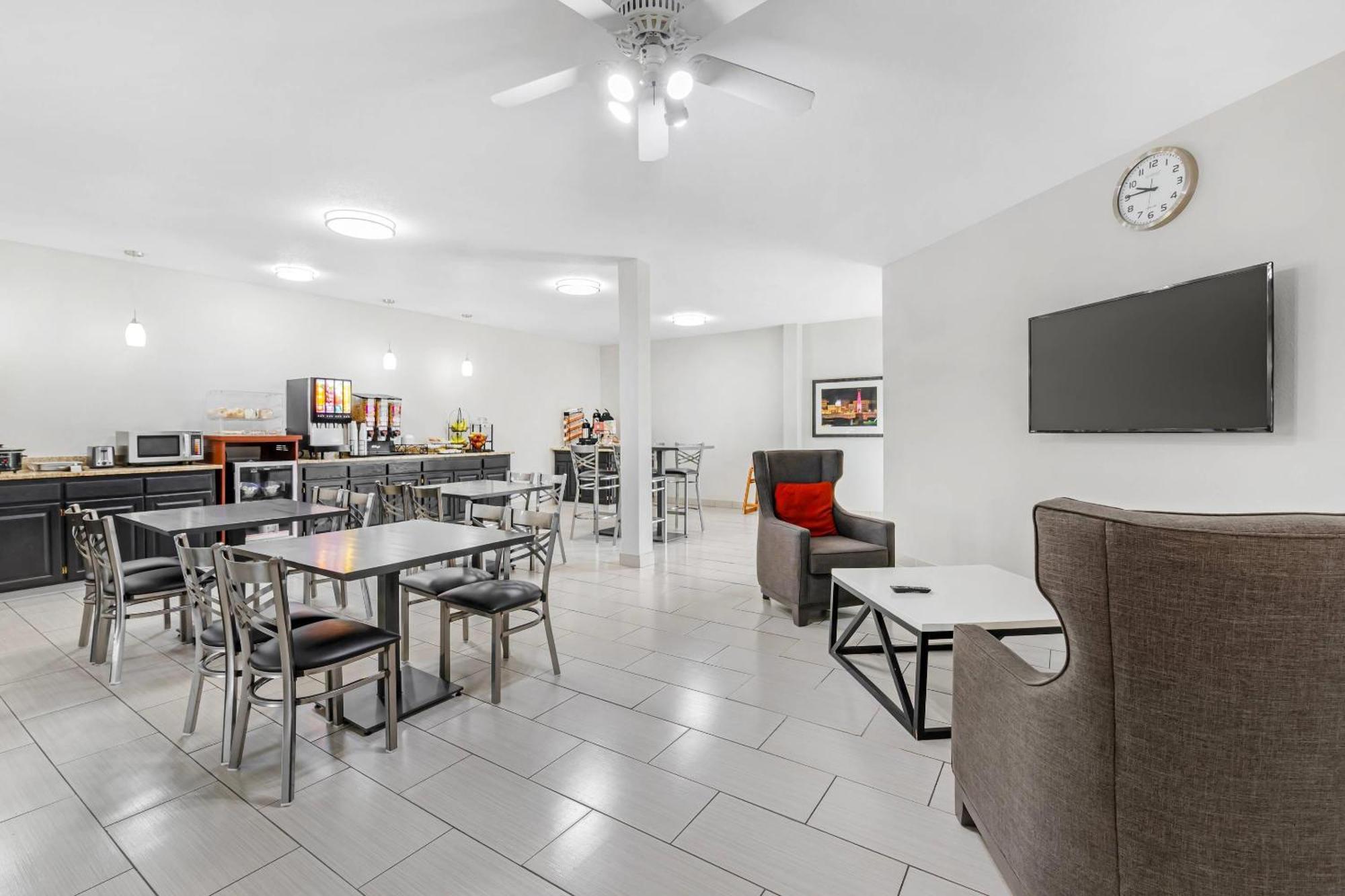 Mainstay Airport Hotel