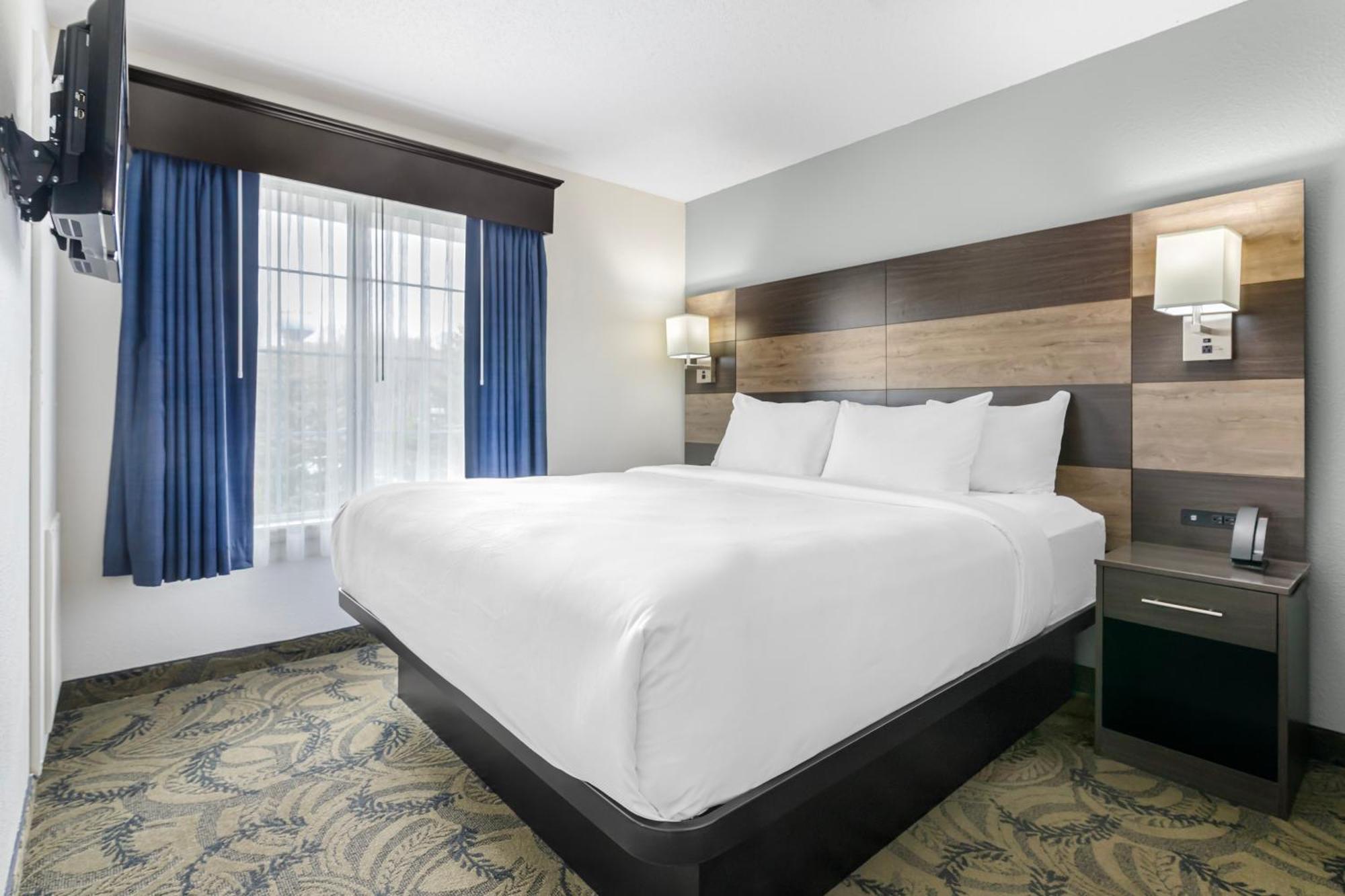Mainstay Airport Hotel 2*