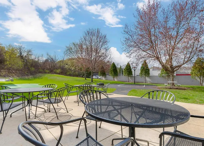 Mainstay Suites Madison Airport