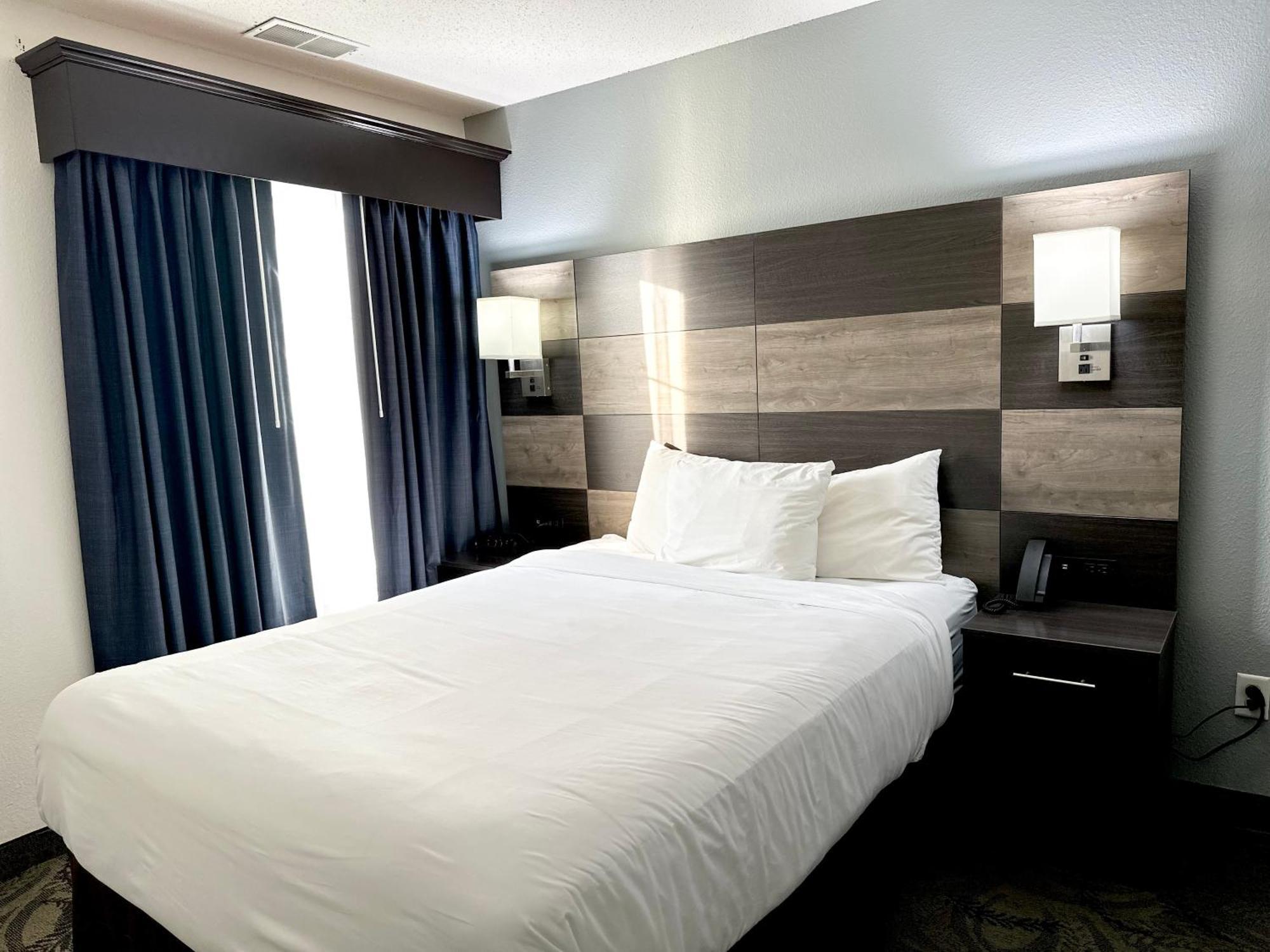 Hotel Mainstay Airport 2*