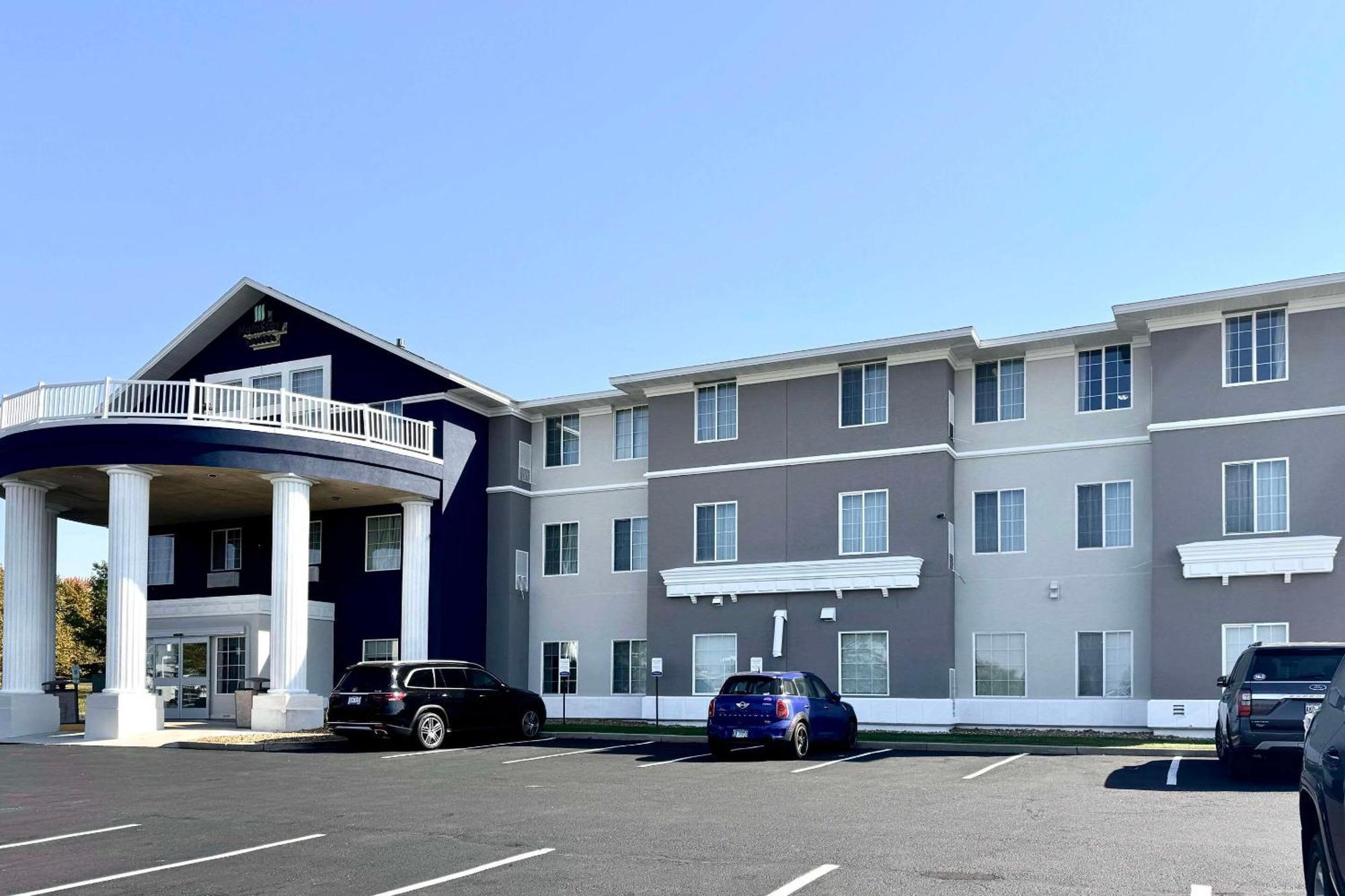 Mainstay Airport Hotel