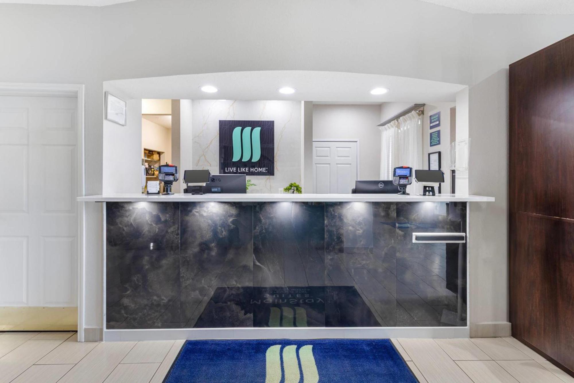 Mainstay Airport Hotel