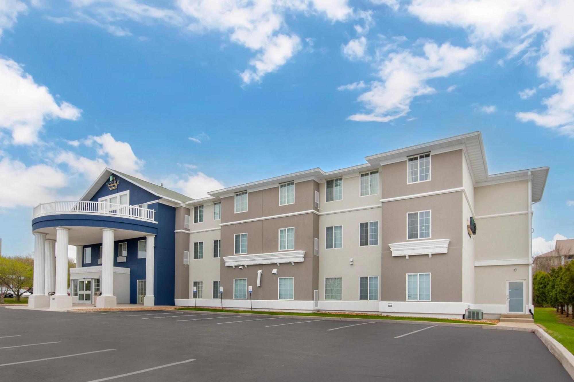 Mainstay Airport Hotel 2*